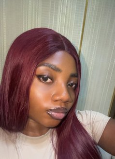 Juicy - masseuse in Lagos, Nigeria Photo 2 of 5
