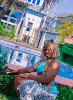 Juicy P - puta in Lagos, Nigeria Photo 2 of 3