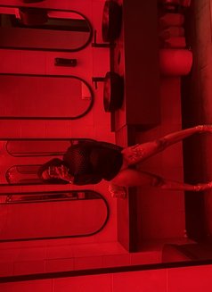 Juicybae - puta in Accra Photo 3 of 5