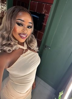 Juicybae - escort in Accra Photo 5 of 6