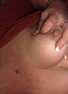 Juju mature, experienced British MILF - escort in Dubai Photo 23 of 29