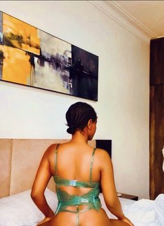 Jule - companion in Kampala Photo 1 of 2