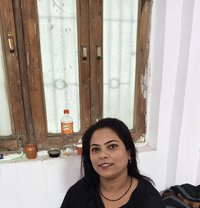 Juli - puta in Lucknow