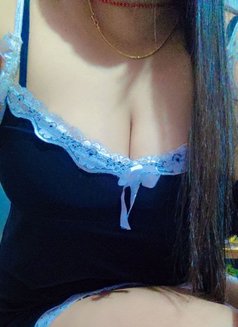 Juli - escort in New Delhi Photo 5 of 5