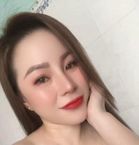 Juli - puta in Dubai Photo 2 of 3