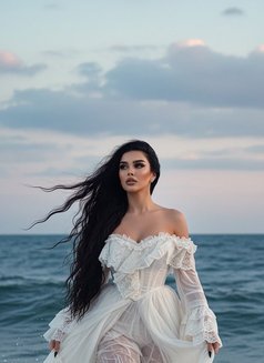 Julia - escort in Al Manama Photo 6 of 9