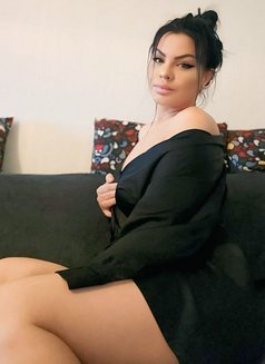 Julia best anal - puta in Dubai Photo 9 of 11