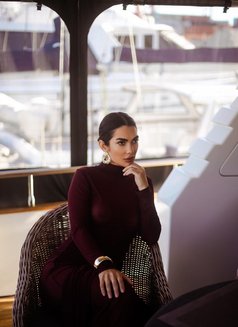 Julia - masseuse in Lisbon Photo 6 of 8