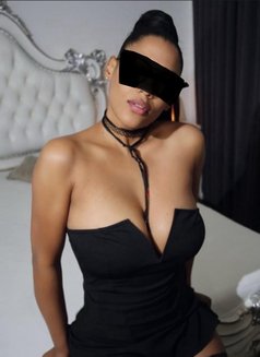 Julia - escort in Abu Dhabi Photo 1 of 3