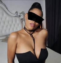 Julia - escort in Abu Dhabi Photo 1 of 3