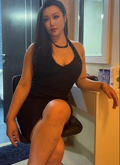 Julia deep tissue massage - escort in Al Manama Photo 4 of 6