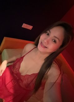 Julia deepthroat philippines - escort in Singapore Photo 5 of 6