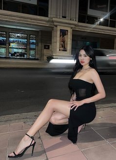 Julia - escort in Dubai Photo 1 of 6