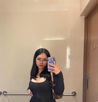 Julia - escort in Manila