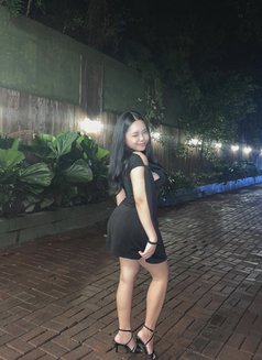 Julia - escort in Manila Photo 7 of 7