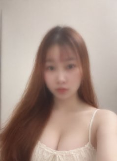 Julia - puta in Singapore Photo 1 of 1