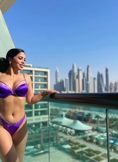 Julia - puta in Dubai Photo 13 of 17