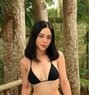Julia - puta in Singapore Photo 1 of 3