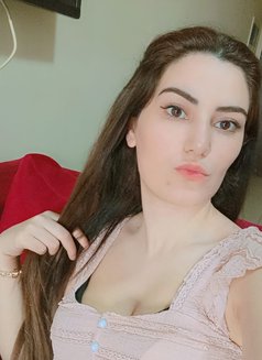 Julia - escort in Beirut Photo 2 of 9