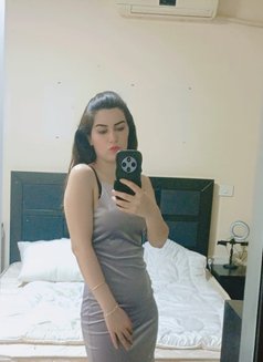 Julia - escort in Beirut Photo 3 of 9