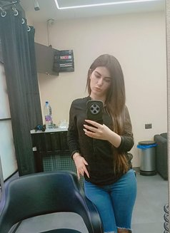 Julia - escort in Beirut Photo 4 of 9