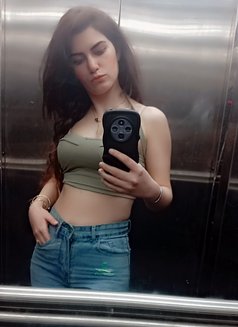 Julia - escort in Beirut Photo 5 of 9