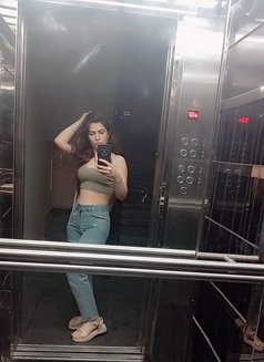 Julia - escort in Beirut Photo 6 of 9