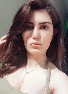 Julia - escort in Beirut Photo 7 of 9