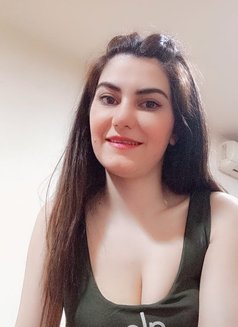 Julia - escort in Beirut Photo 8 of 9