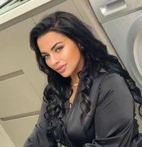 Julia - escort in Dubai Photo 1 of 6