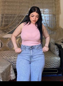 Julia - escort in Muscat Photo 2 of 6