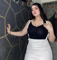 Julia - escort in Muscat