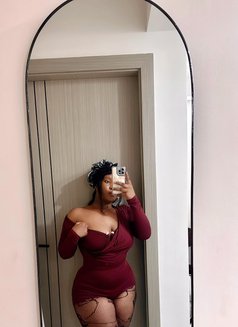 Julia - escort in Gurgaon Photo 2 of 2