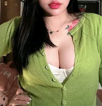 Julia Quỳnh Anh - puta in Hanoi