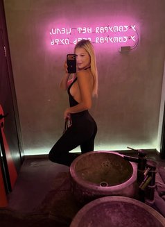 Julia - escort in Dubai Photo 2 of 11