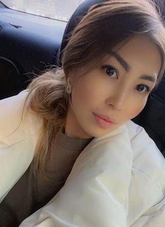 Julia - puta in Dubai Photo 3 of 9