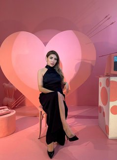Julia - puta in Dubai Photo 7 of 9