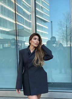 Julia - puta in Dubai Photo 8 of 9