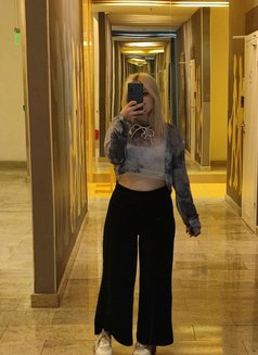 Julia - escort in Dubai Photo 3 of 8