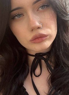 Julia - puta in Dubai Photo 6 of 16
