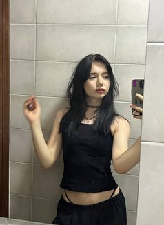 Julia - puta in Dubai Photo 1 of 16