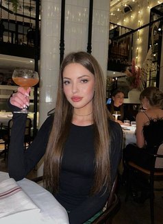 Julia - escort in Dubai Photo 5 of 5