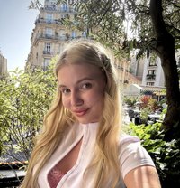 Julia - escort in Dubai Photo 8 of 17
