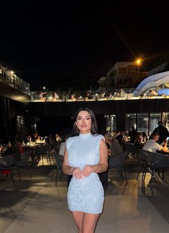 Julia - puta in Doha Photo 3 of 6