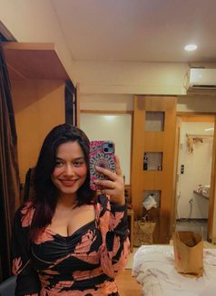Julia - escort in Pune Photo 2 of 12
