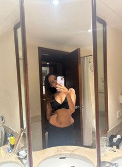 Julia - escort in Pune Photo 4 of 12
