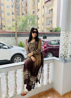 Julia - escort in Pune Photo 7 of 12