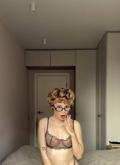 Julia - escort in Riyadh Photo 4 of 7