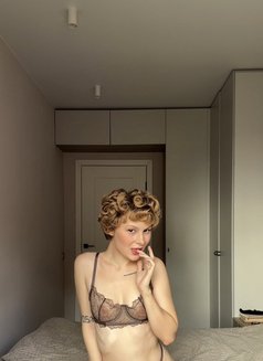 Julia - escort in Riyadh Photo 6 of 7