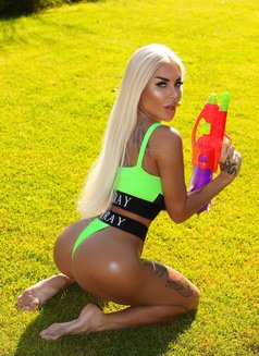 Julia - escort in Jeddah Photo 4 of 19